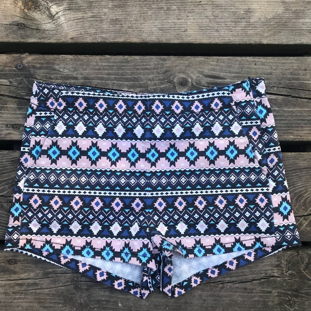 >>High Waist Tribal Mini Booty Shorts size 8 NEW<<